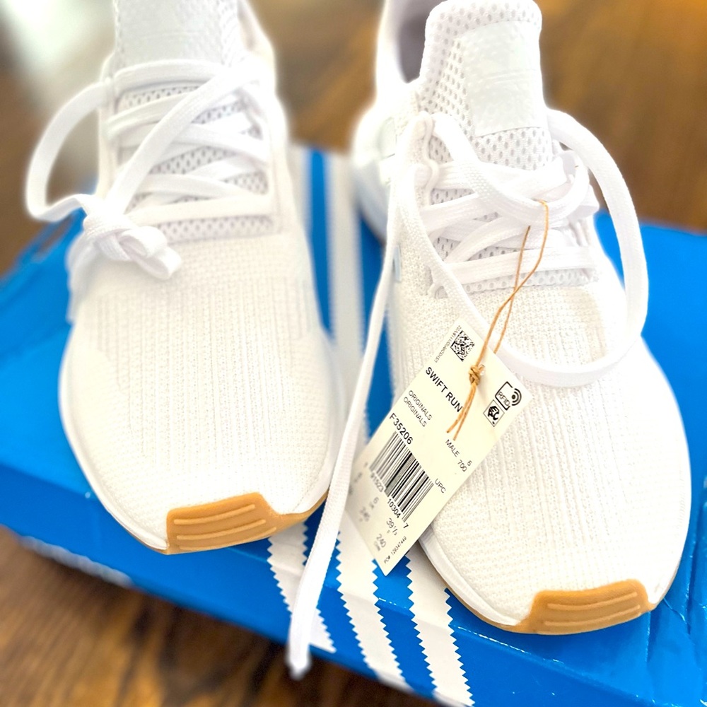 ADIDAS SWIFT RUN